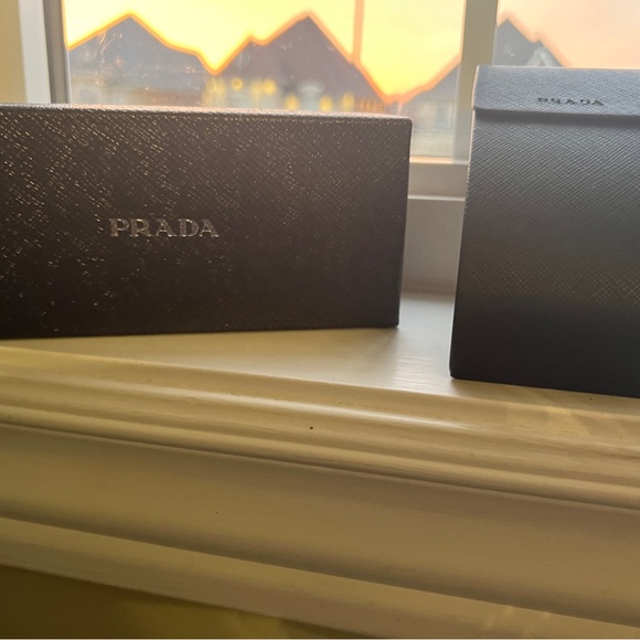 BNIB - Prada Unisex Sunglasses - Authentic - Picture 7 of 7